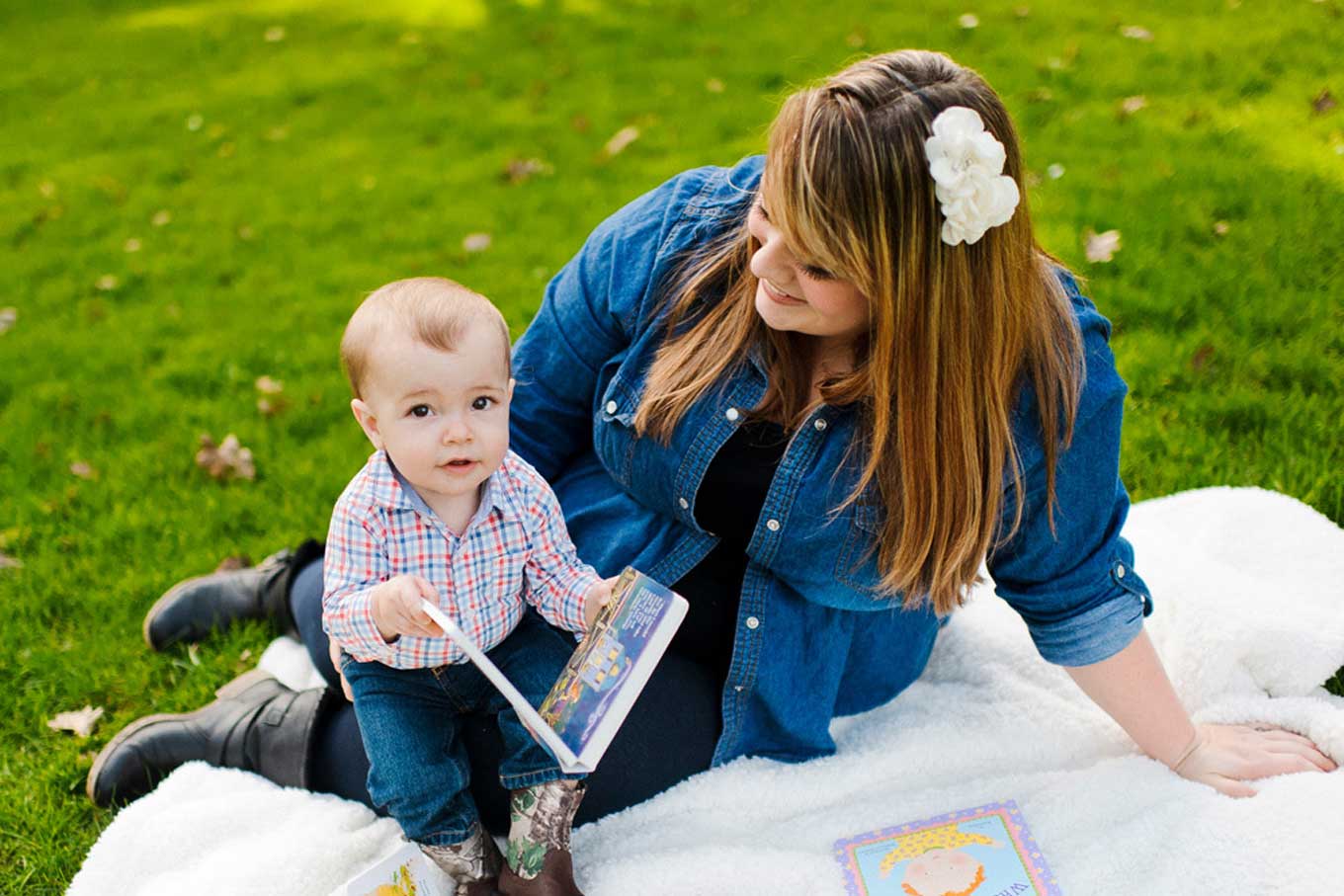 baby-woman-picnic